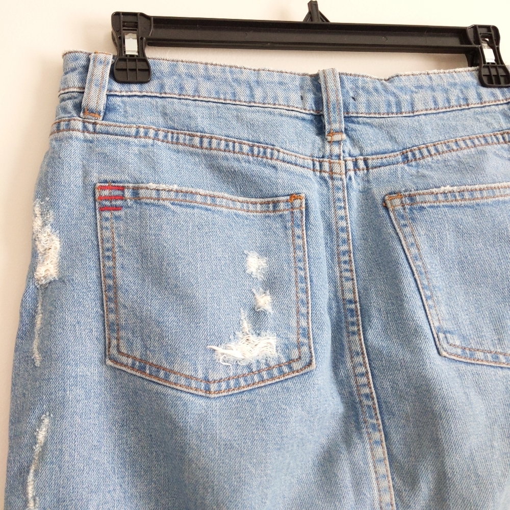 🌿 DISTRESSED DENIM SKIRT🌿 - Picture 3 of 5